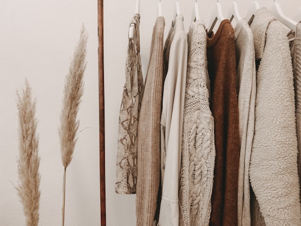 Cómo Lanzar una Marca de Moda en 2026: Guía Práctica Paso a Paso